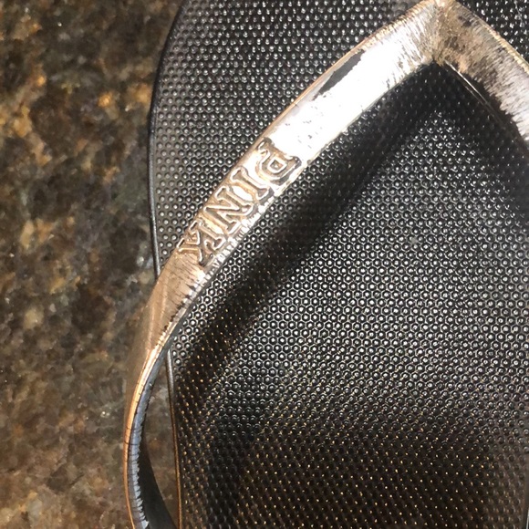 PINK flip flops, great condition - Picture 2 of 3